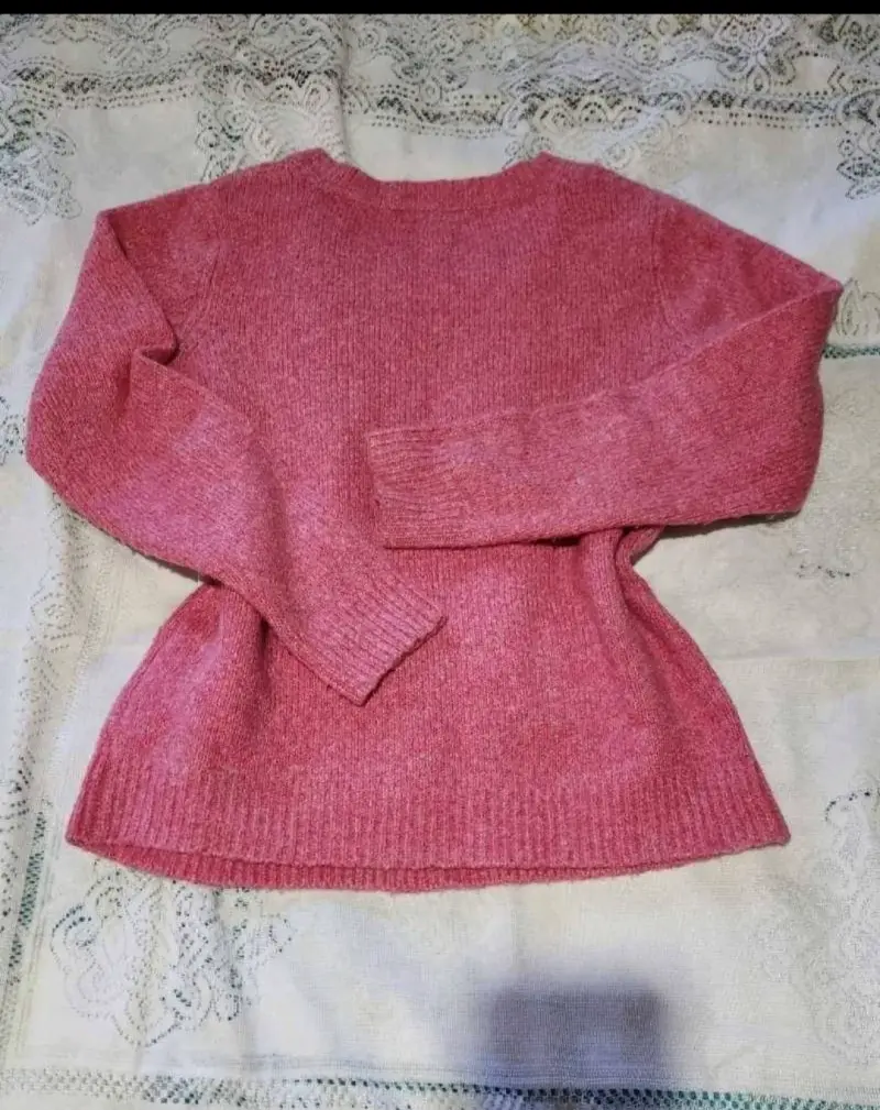 Sweater rosa con corazón rojo - 2