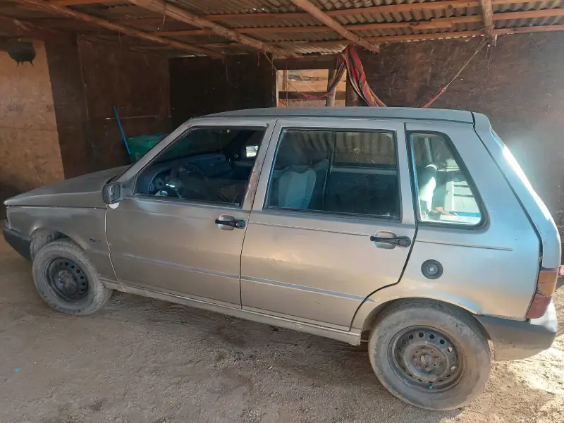 Auto hatchback usado en buen estado - 6