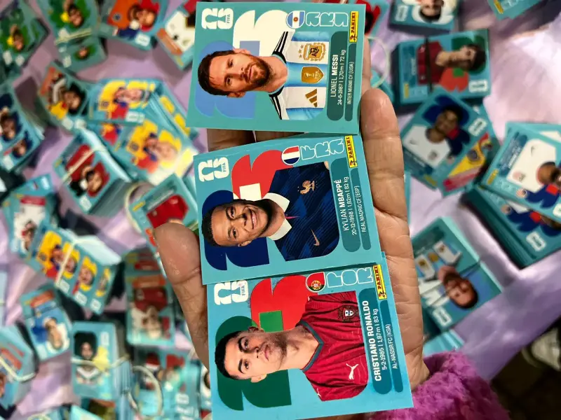 Set de láminas de fútbol Panini 2022 - 1
