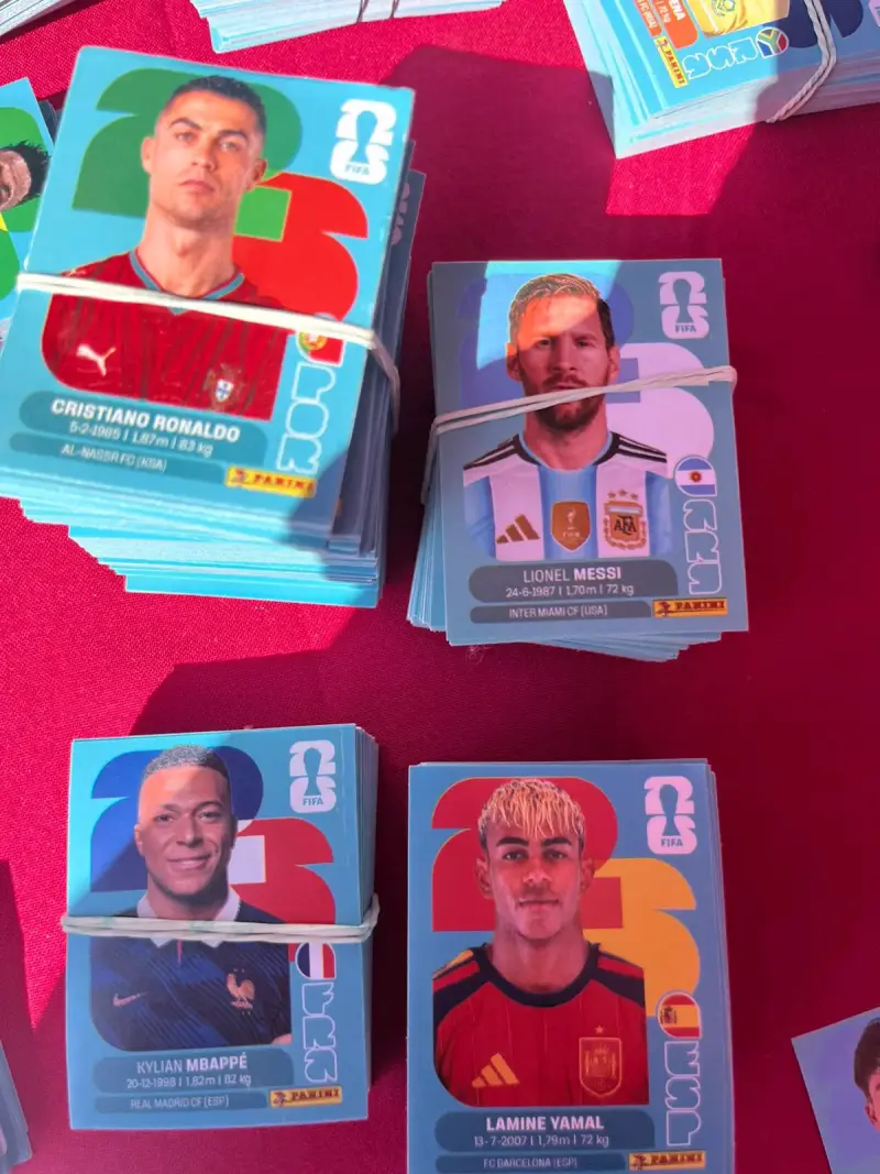 Set de láminas de fútbol Panini 2022 - 2