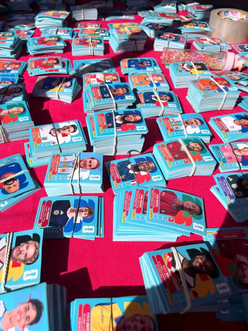 Set de láminas de fútbol Panini 2022 - 3
