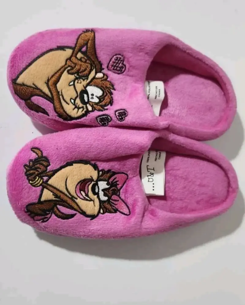 Pantuflas rosadas con diseño de Taz - 2