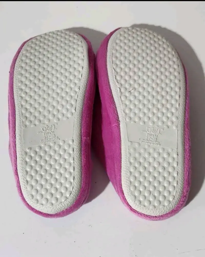Pantuflas rosadas con diseño de Taz - 3