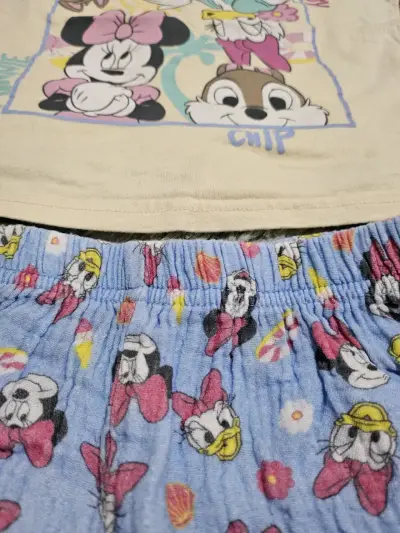 Conjunto de ropa infantil Disney y floral - miniatura 3