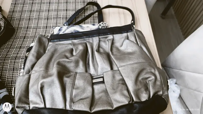 Bolso negro con cadena metálica - 5
