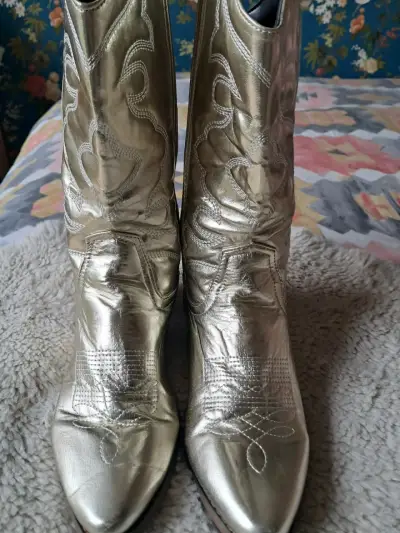Botas vaqueras doradas metálicas - miniatura 3