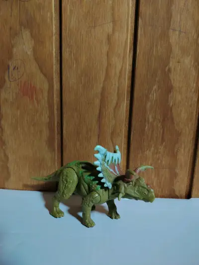 Figura de kosmoceratops - miniatura 1