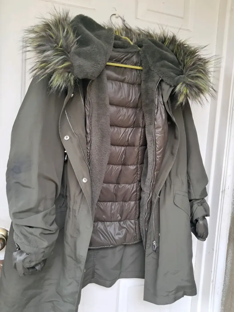 Parka verde con capucha de piel sintética - 3