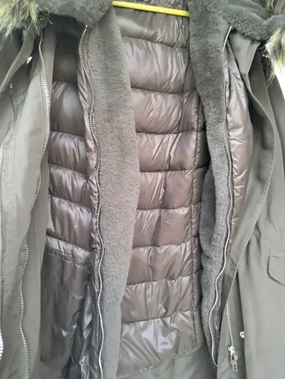 Parka verde con capucha de piel sintética - miniatura 4