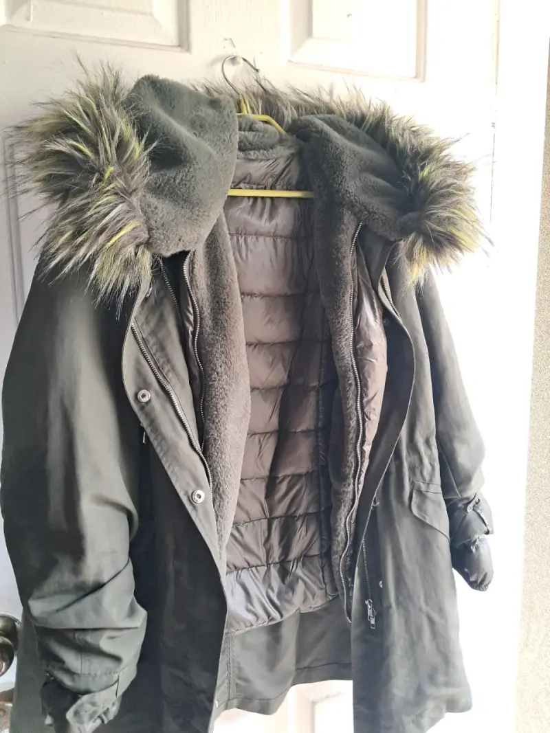 Parka verde con capucha de piel sintética - 6