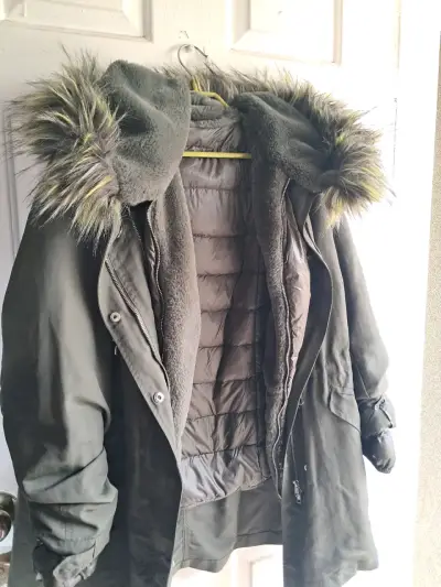 Parka verde con capucha de piel sintética - miniatura 6
