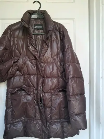 Chaqueta acolchada marrón para invierno - miniatura 5