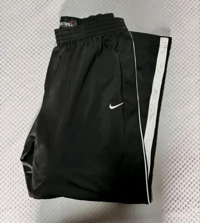 Pantalones deportivos Nike negros - miniatura 1