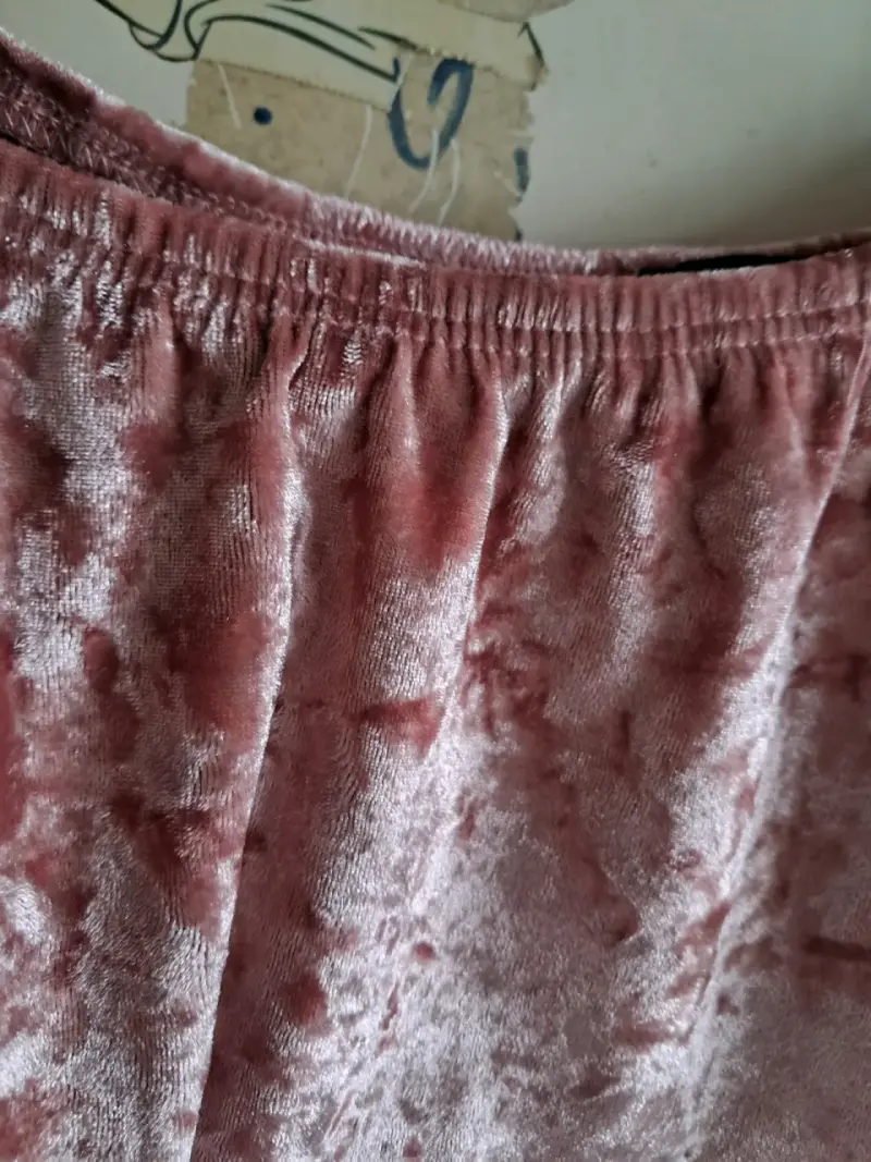 Body de terciopelo rosa con volantes - 3