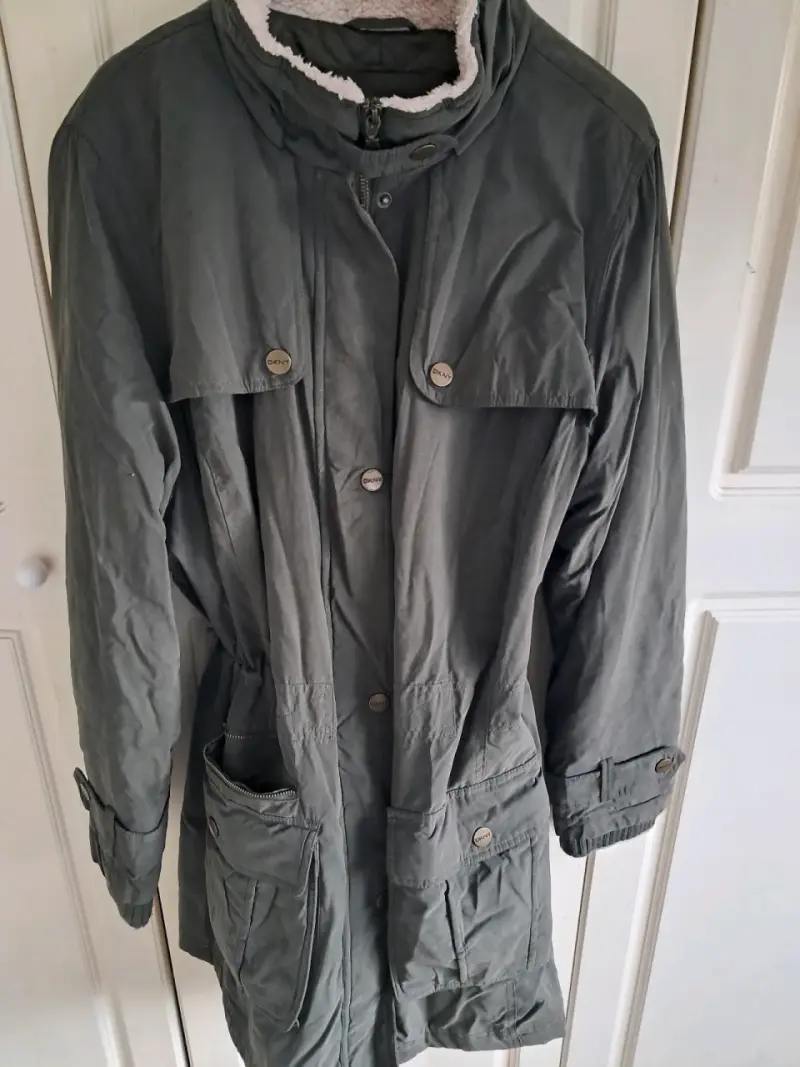 Parka DKNY verde con forro de lana - 3