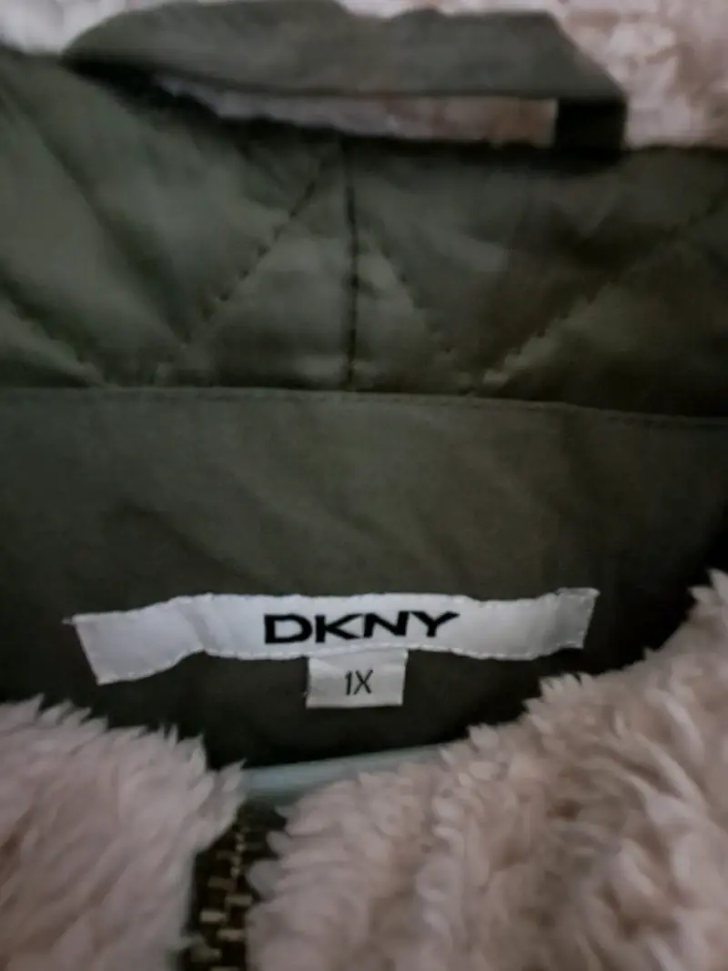 Parka DKNY verde con forro de lana - 4