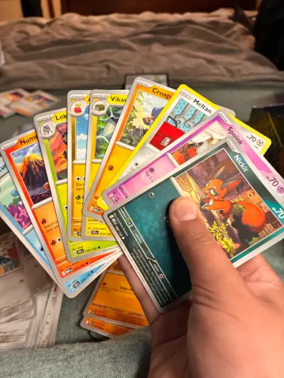 Packs de cartas Pokémon desde 30 a 200 cartas - miniatura 1