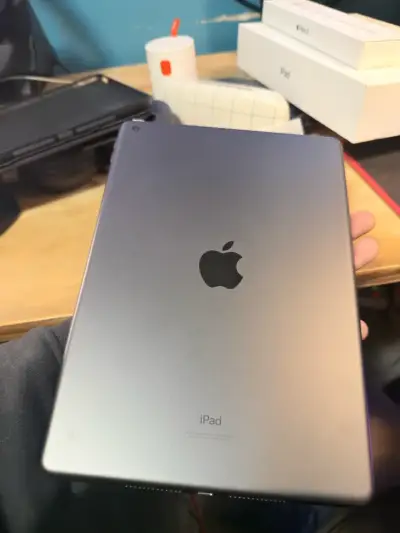 iPad 9na generación con teclado y Apple Pencil - miniatura 2