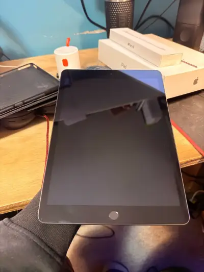 iPad 9na generación con teclado y Apple Pencil - miniatura 3