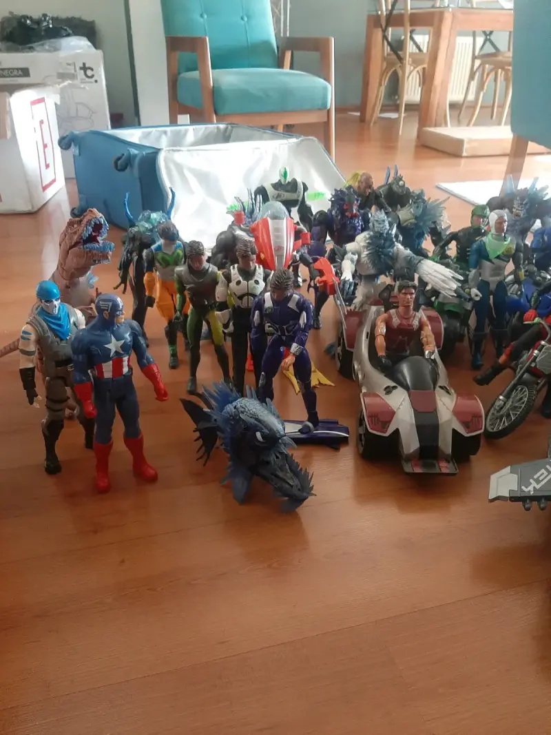 Colección de figuras de acción con vehículos - 2