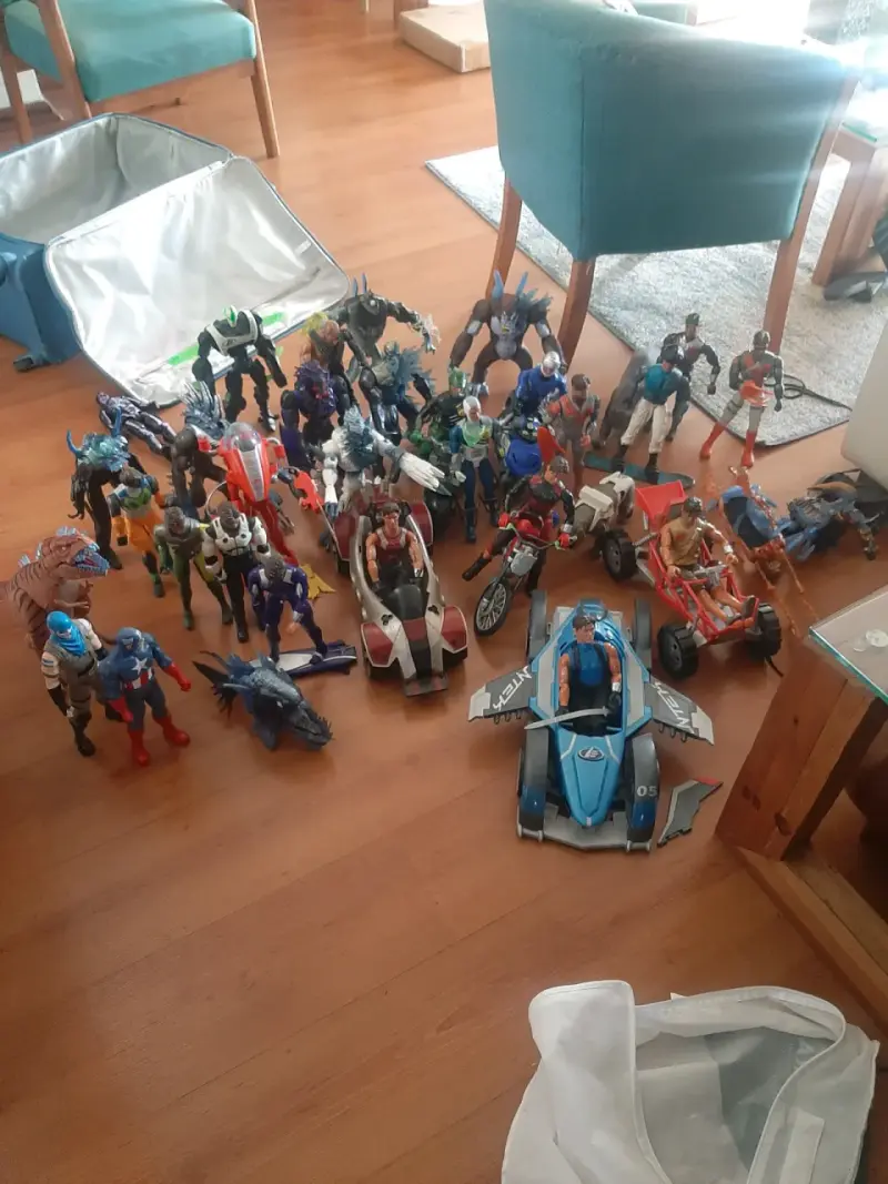 Colección de figuras de acción con vehículos - 3