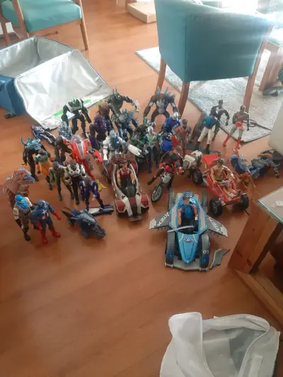 Colección de figuras de acción con vehículos - miniatura 3