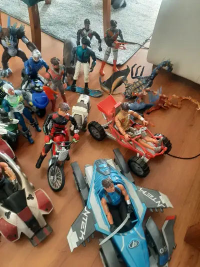 Colección de figuras de acción con vehículos - miniatura 4