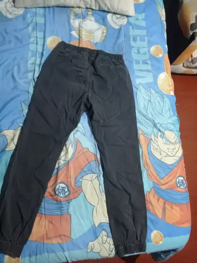 Pantalón negro lindo - miniatura 2