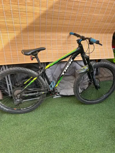 Bicicleta Trek de montaña en buen estado - miniatura 1