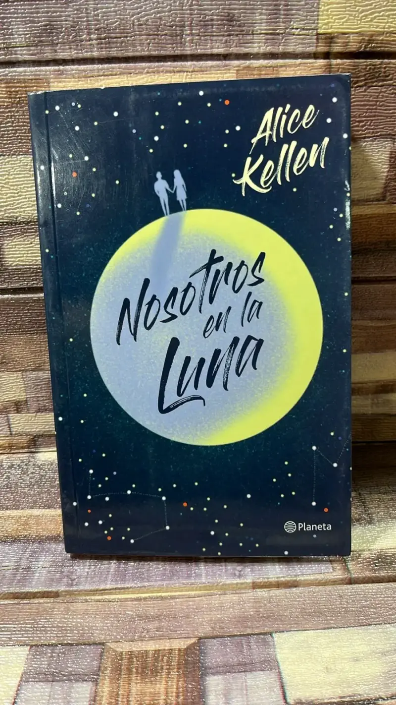 Libro 'Nosotros en la Luna' de Alice Kellen - 1