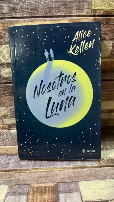 Libro 'Nosotros en la Luna' de Alice Kellen - miniatura 1