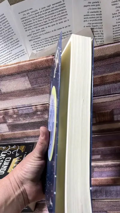 Libro 'Nosotros en la Luna' de Alice Kellen - miniatura 2