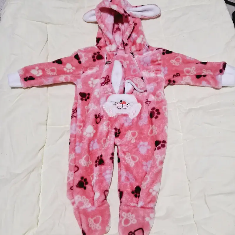 Conjunto de bebé con corazones - 3