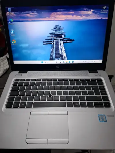 Laptop HP EliteBook con Intel Core i5 - miniatura 1
