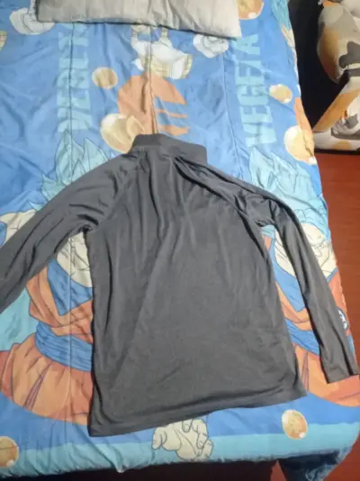 Polera deportiva gris con cierre Crowe - miniatura 3