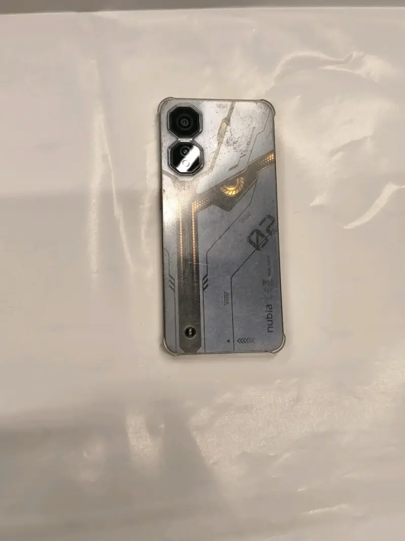 Smartphone con pantalla táctil en buen estado - 3