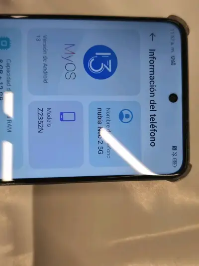 Smartphone con pantalla táctil en buen estado - miniatura 4