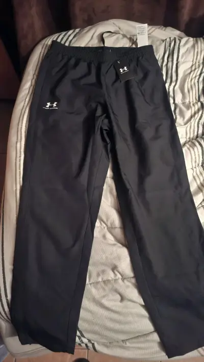 Pantalones deportivos Under Armour negros - miniatura 1