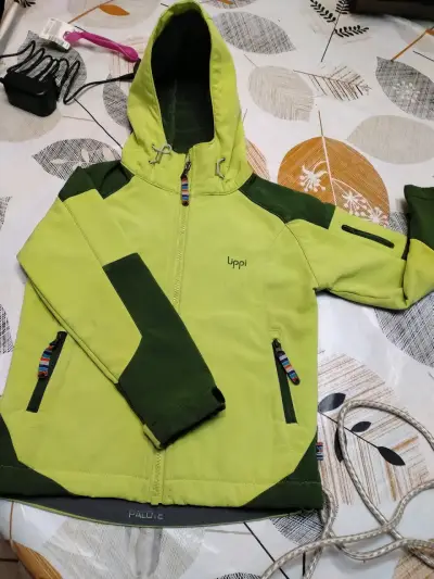 Chaqueta outdoor verde Uppii con capucha - miniatura 1