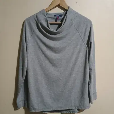 Polerón gris de cuello alto para mujer - miniatura 1