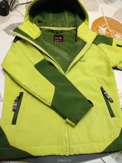 Chaqueta outdoor verde Uppii con capucha - miniatura 2