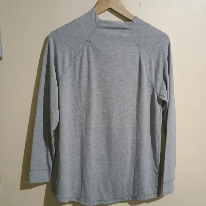 Polerón gris de cuello alto para mujer - 2