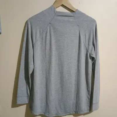 Polerón gris de cuello alto para mujer - miniatura 2