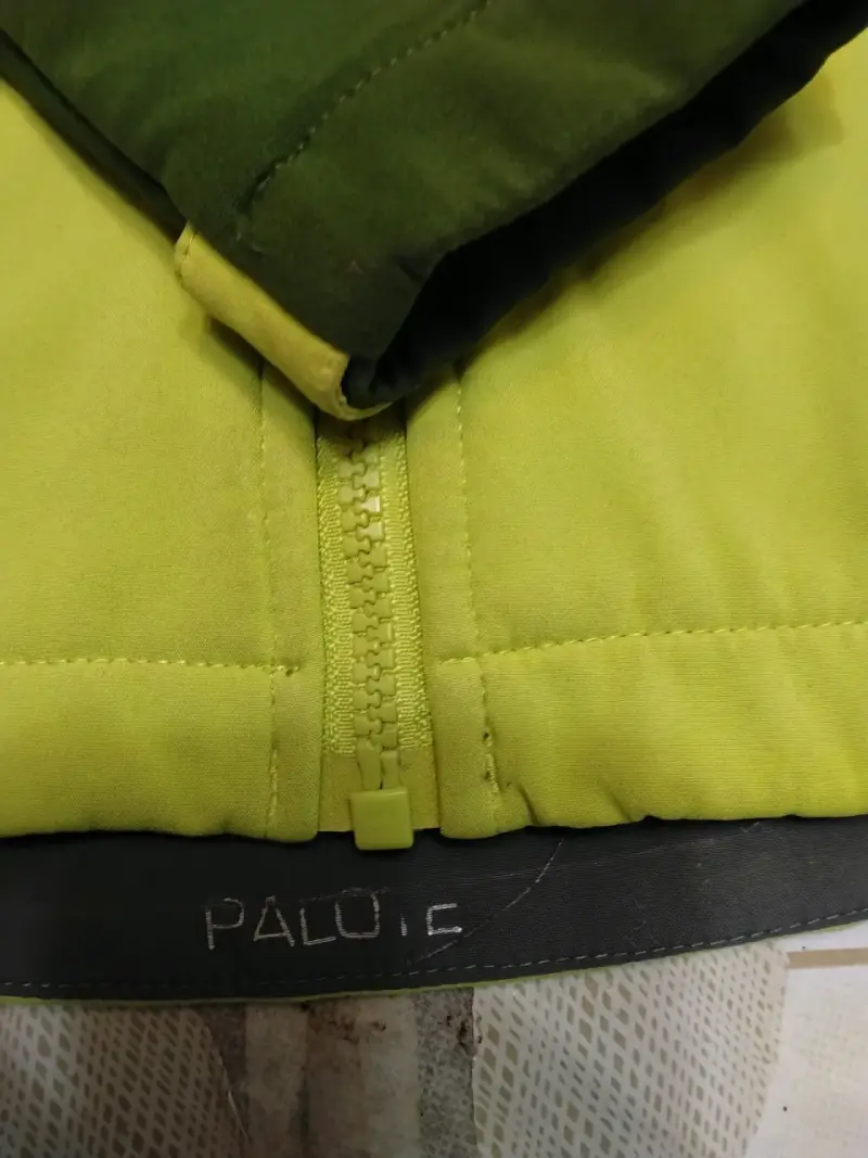 Chaqueta outdoor verde Uppii con capucha - 3