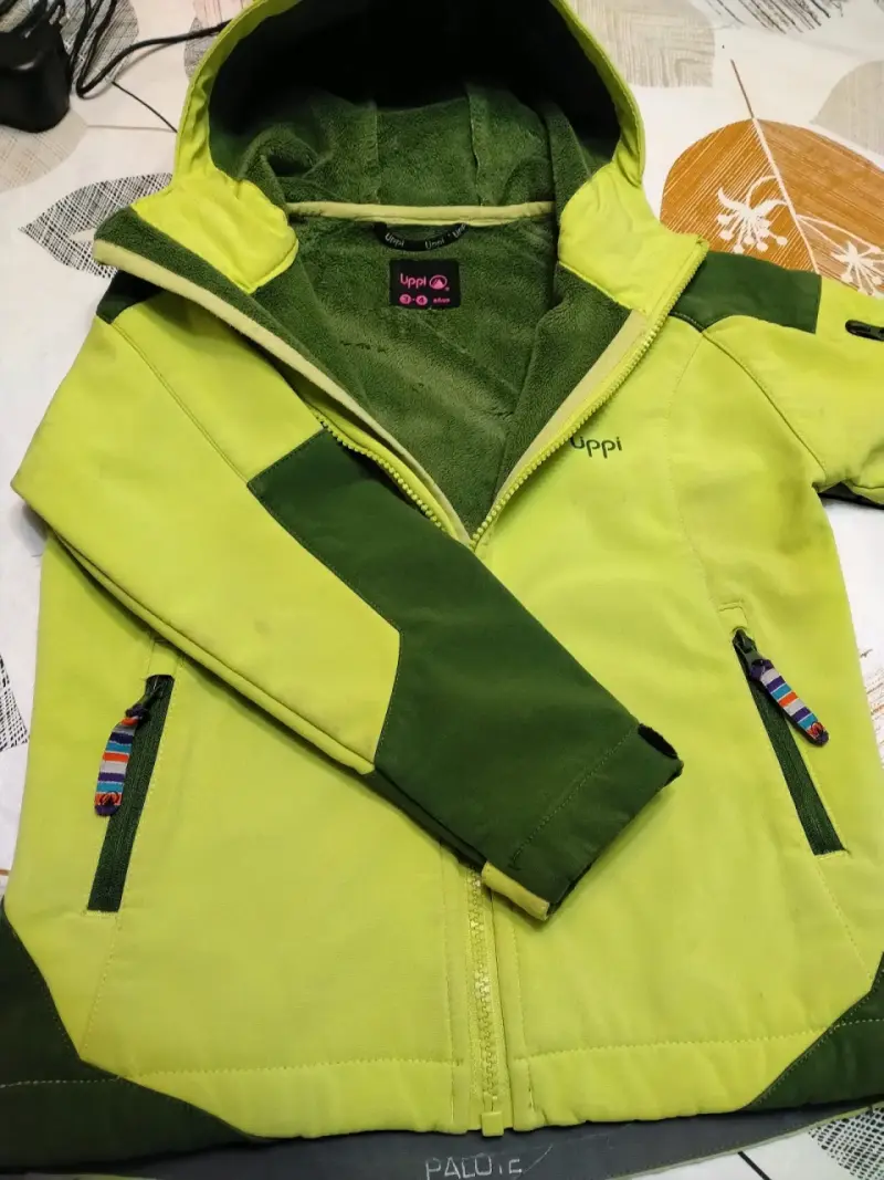 Chaqueta outdoor verde Uppii con capucha - 6