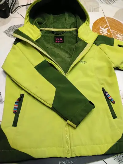 Chaqueta outdoor verde Uppii con capucha - miniatura 6