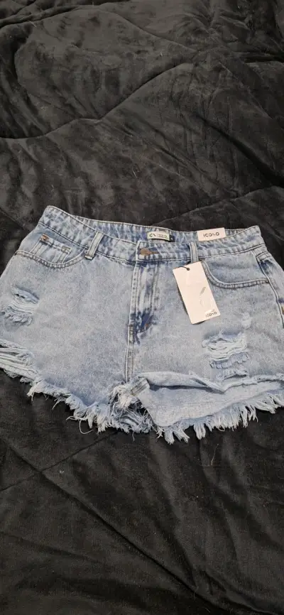 Ropa con muy poco uso - miniatura 1