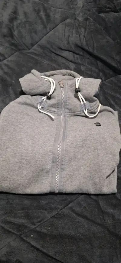 Ropa con muy poco uso - miniatura 2