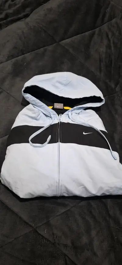 Ropa con muy poco uso - miniatura 4