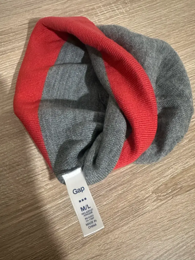 Gorro de lana GAP  bicolor gris y rojo - 2